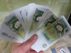 A GOOD COLLECTION OF VINTAGE UK BANK NOTES TO INCLUDE D.H.F.SOMERSET £1, APPROX.£165, MOST IN