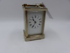 AN EARLY 20th.C.SILVERED BRASS CASED STRIKING CARRIAGE CLOCK WITH WHITE ENAMEL DIAL, THE MOVEMENT