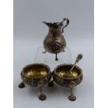 A HALLMARKED SILVER CREAMER, SPOON AND TWO SALTS WITH GILDED INNERS. TOTAL APPROXIMATE WEIGHT