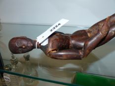 A 19th.C.CARVED PINE ARTIST'S LAY FIGURE WITH ARTICULATED LIMBS. H.36cms APPROX.