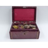 A LEATHER JEWELLERY BOX CONTAINING A GOOD SELECTION OF VINTAGE AND LATER JEWELLERY TO INCLUDE A