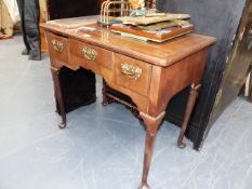 A GEO.III.MAHOGANY LOW BOY WITH THREE DRAWERS OVER TURNED TAPERED LEGS WITH PAD FEET. W.80 x H.