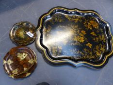 TWO ANTIQUE VICTORIAN PAPIER MACHE DISHES WITH BRASS HANDLES AND A TRAY WITH FLORAL GILT DECORATION.