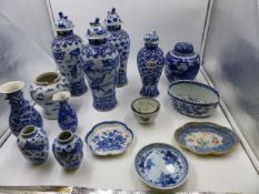 A COLLECTIVE GROUP OF BLUE AND WHITE CHINESE EXPORT AND LATER WARES TO INCLUDE VARIOUS VASES, TEA