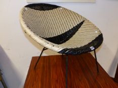 A MID CENTURY WIRE LEG BASKET CHAIR.