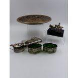 A SILVER HALLMARKED COIN PURSE, TOGETHER WITH A THREE PART SILVER CONDIMENT SET WITH GREEN GLASS