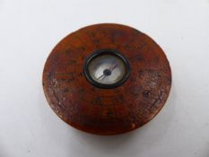 AN UNUSUAL SMALL ORIENTAL LACQUER CASED POCKET COMPASS. Dia.5cms.