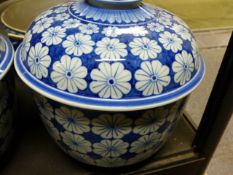 A GROUP OF ORIENTAL BLUE AND WHITE WARES TO INCLUDE COVERED BOWLS OF VARIOUS SIZES,ETC.