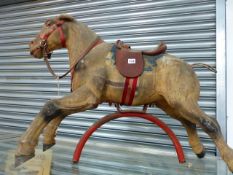 A LARGE VINTAGE FAIRGROUND TINPLATE HORSE.