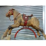 A LARGE VINTAGE FAIRGROUND TINPLATE HORSE.