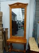 AN IMPRESSIVE ANTIQUE CONTINENTAL SATINBIRCH PIER MIRROR AND CONSOLE TABLE WITH CARVED ARCHED