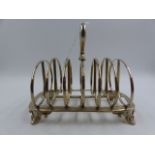 A VICTORIAN SILVER HALLMARKED TOAST RACK, DATED 1844. APPROXIMATE MEASUREMENTS 17.5cms X 12.2cms.