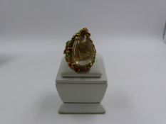 A 925 STAMPED GILDED ENAMEL RUTILATED QUARTZ RING, FINGER SIZE P 1/2. APPROXIMATE LENGTH OF QUARTZ