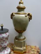 A PAIR OF CLASSICAL STYLE URN FORM LAMP BASES WITH GILT DETAIL AND RAMS MASK HANDLES. OVERALL H.