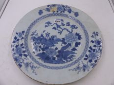 A CHINESE EXPORT BLUE AND WHITE SAUCER DISH WITH FLORAL DECORATION. Dia.38cms.