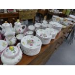 AN EXTENSIVE SPODE MARLBOROUGH SPRAYS DINNER AND TEA SERVICE TOGETHER WITH OTHER CHINAWARE.