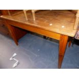 AN ANTIQUE PINE SIDE TABLE.