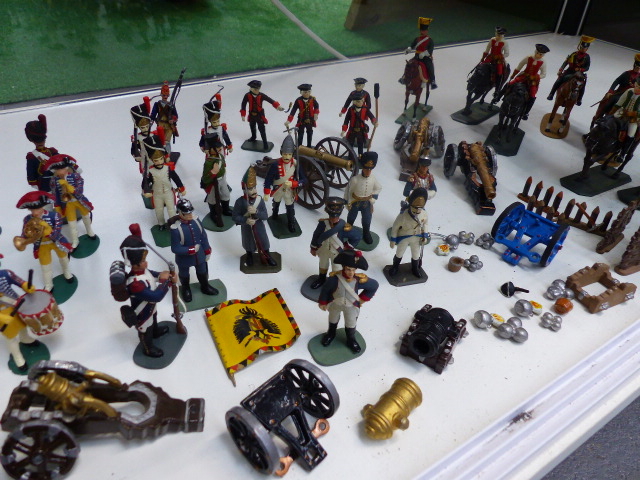 A LARGE COLLECTION OF GOOD HAND PAINTED DIE CAST MODEL MILITARY FIGURES. - Image 4 of 5