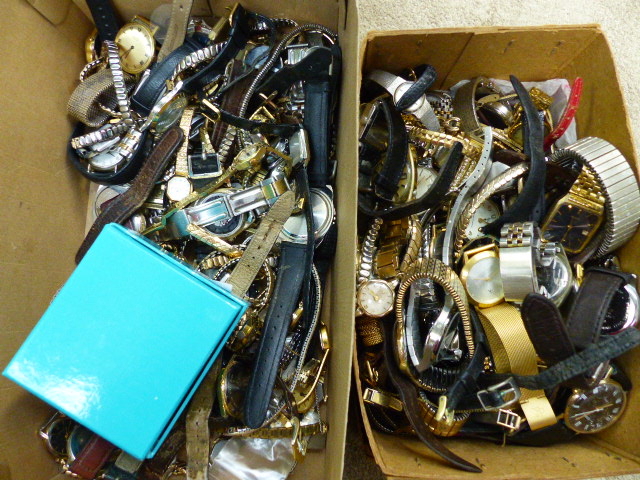 A LARGE COLLECTION OF VARIOUS WATCHES.