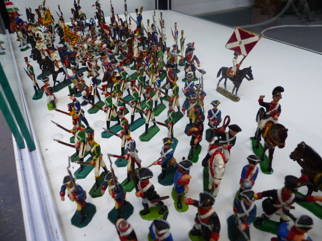 A LARGE COLLECTION OF GOOD HAND PAINTED DIE CAST MODEL MILITARY FIGURES. - Image 3 of 5