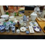 A QTY OF ASSORTED CHINAWARE AND ORNAMENTS.