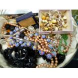 A GOOD SELECTION OF VINTAGE COSTUME JEWELLERY TO INCLUDE VENITIAN WEDDING CAKE BEADS, ETC.