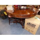 A MAHOGANY EXTENDING DINING TABLE.