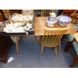 AN ERCOL ELM DINING TABLE AND FOUR CHAIRS.