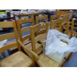 A GOOD QUALITY SET OF EIGHT OAK DINING CHAIRS.