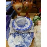 A QTY OF BLUE AND WHITE PLATES AND A PAIR OF VASES.