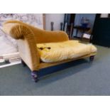 A VICTORIAN CHAISE LONGUE.