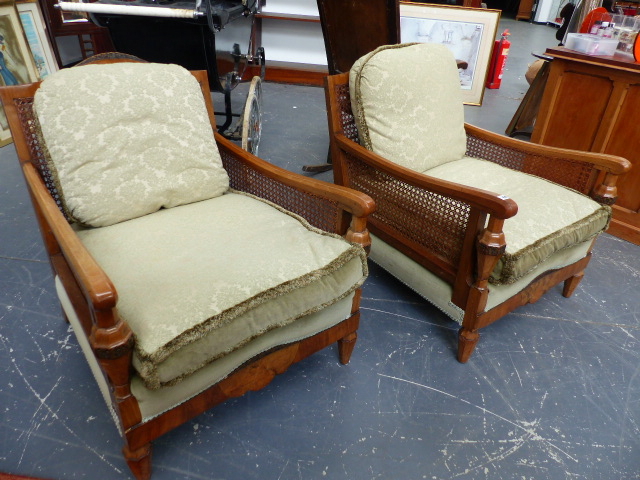 A WALNUT FRAMED THREE PIECE BERGERE SUITE.