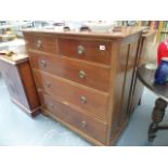 AN EDWARDIAN MAHOGANY CHEST OF DRAWERS.