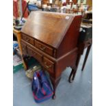 A GEORGIAN STYLE LADIES WRITING BUREAU.