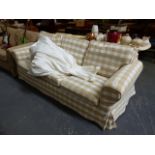 A LARGE MODERN SETTEE IN CHECK FABRIC.