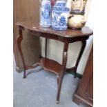 A MAHOGANY OCCASIONAL TABLE.