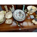 A QTY OF VICTORIAN AND LATER CHINA AND ORNAMENTS,ETC.