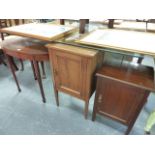 AN EDWARDIAN INLAID OCCASIONAL TABLE AND TWO BEDSIDE CABINETS.