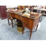 AN EDWARDIAN MAHOGANY DRESSING TABLE.