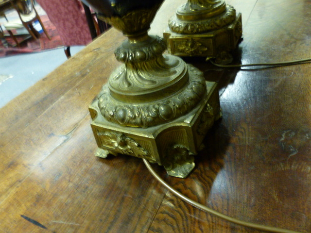 A PAIR OF ANTIQUE FRENCH ORMOLU MOUNTED VASES ADAPTED TO TABLE LAMPS WITH RAM'S HEAD HANDLES AND - Image 8 of 11