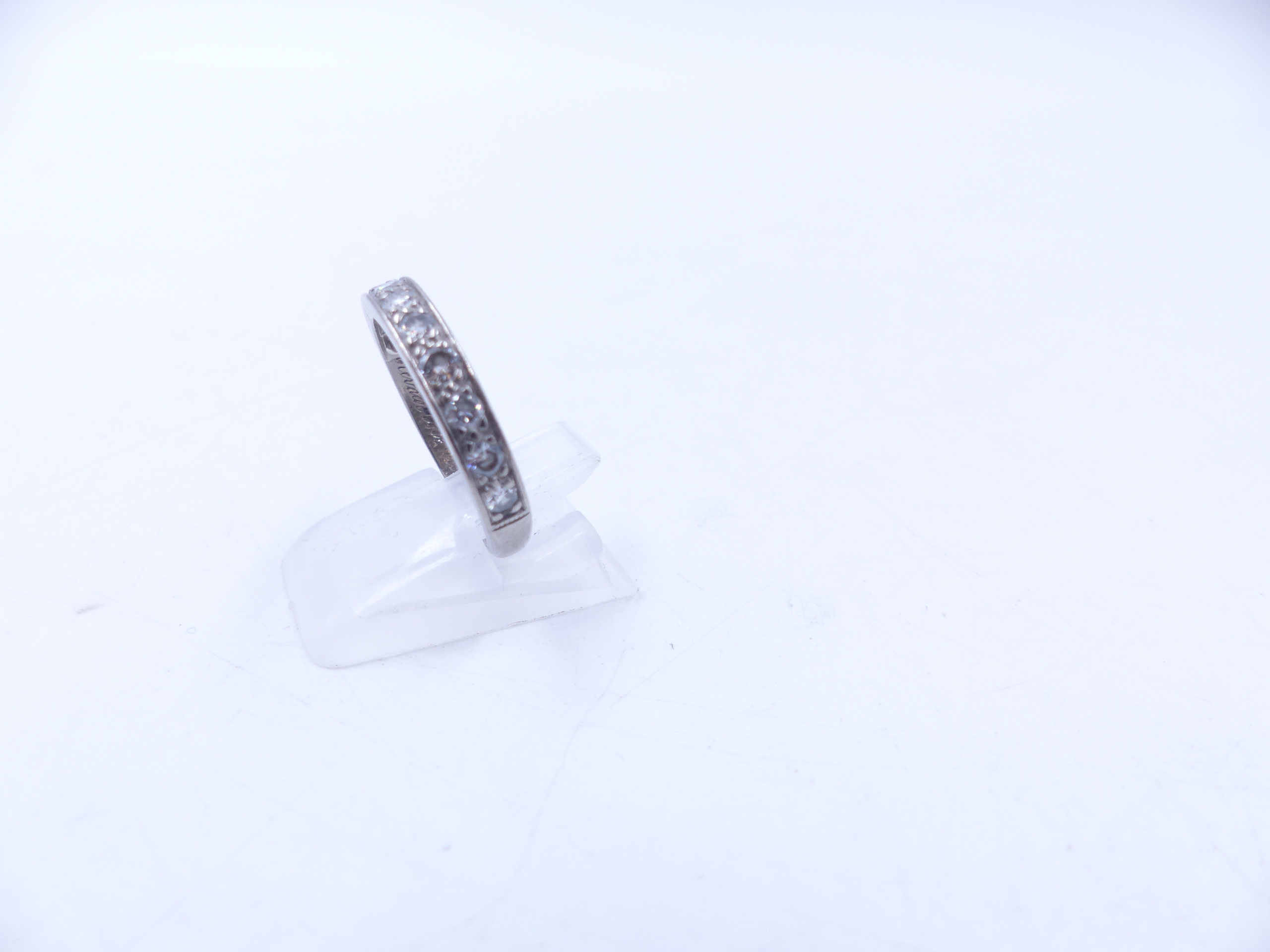 AN 18ct WHITE GOLD DIAMOND HALF ETERNITY RING WITH TEN BRILLIANT CUT PAVE SET DIAMONDS. FINGER - Image 3 of 10