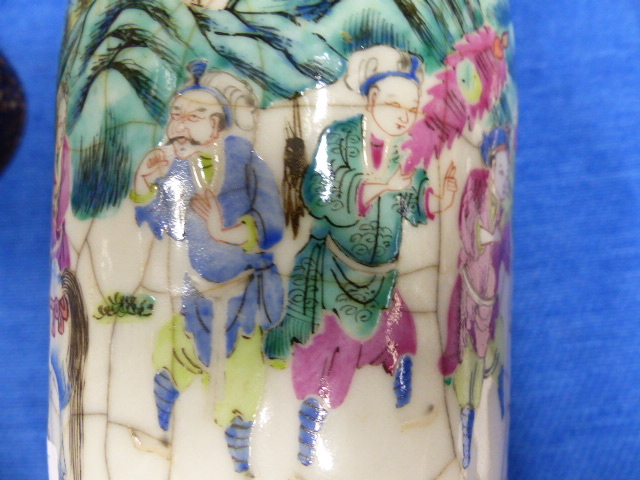 A PAIR OF CHINESE FAMILLE ROSE WARRIOR DECORATED CRACKLE GLAZE VASES WITH APPLIED DRAGON COLLARS AND - Image 21 of 48