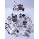 AN ASSORTMENT OF SILVER TO INCLUDE CUTLERY, SUGAR NIPS, CRUETS, ETC. GROSS WEIGHT 757grms.