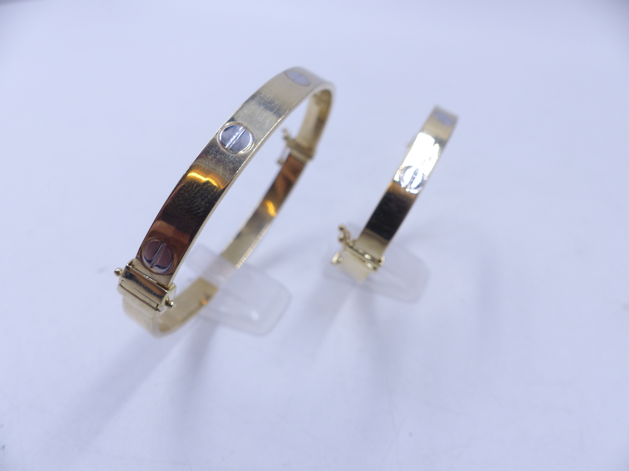 A MATCHING PAIR OF HINGED 9ct CARTIER STYLE BANGLES, ONE ADULT SIZE AND ONE CHILDS SIZE. TOTAL GROSS - Image 3 of 8