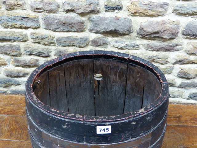 A 19th.C.COOPERED BARREL WITH PERIOD PAINTED ROYAL ARMORIAL. H.53cms. - Image 8 of 11