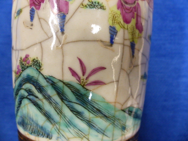 A PAIR OF CHINESE FAMILLE ROSE WARRIOR DECORATED CRACKLE GLAZE VASES WITH APPLIED DRAGON COLLARS AND - Image 46 of 48