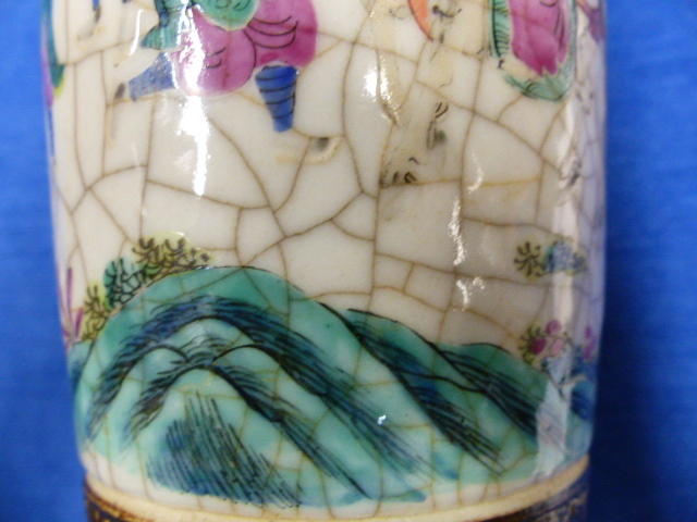 A PAIR OF CHINESE FAMILLE ROSE WARRIOR DECORATED CRACKLE GLAZE VASES WITH APPLIED DRAGON COLLARS AND - Image 40 of 48