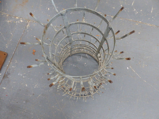 A VINTAGE GALVANISED BOTTLE DRYING RACK. - Image 5 of 5