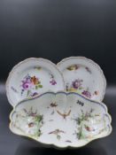 A MEISSEN FLUTEED OVAL DISH PAINTED WITH EXOTIC BIRDS AMONGST FOLIAGE 26 x 18cms AND A PAIR OF