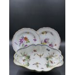 A MEISSEN FLUTEED OVAL DISH PAINTED WITH EXOTIC BIRDS AMONGST FOLIAGE 26 x 18cms AND A PAIR OF